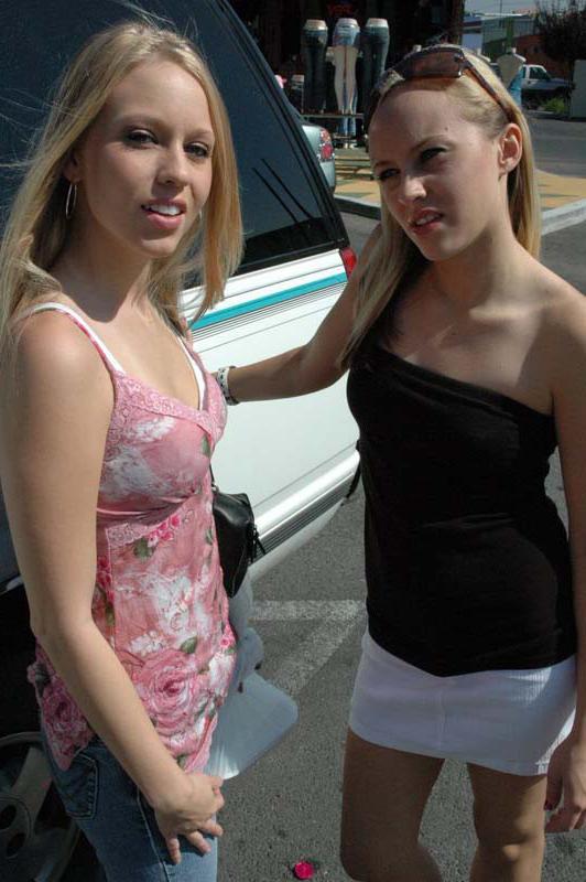 16P Lesbians sucking boobs having oral sex and dildoing
