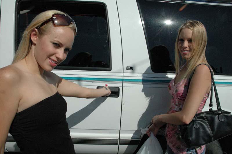 16P Lesbians sucking boobs having oral sex and dildoing