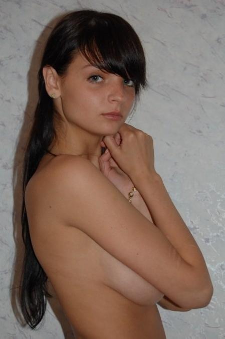 15P Gorgeous nude drunk girls posing on camera