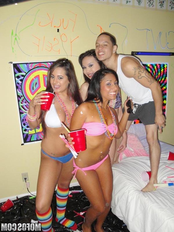 17P Three drunk sluts fucking in hardcore group style