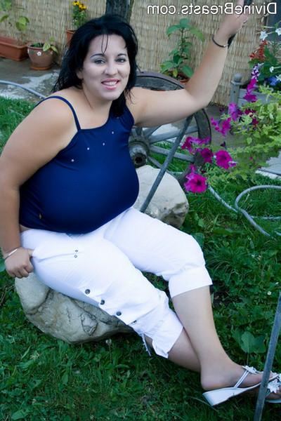 15P Natural Mega Busty Milf