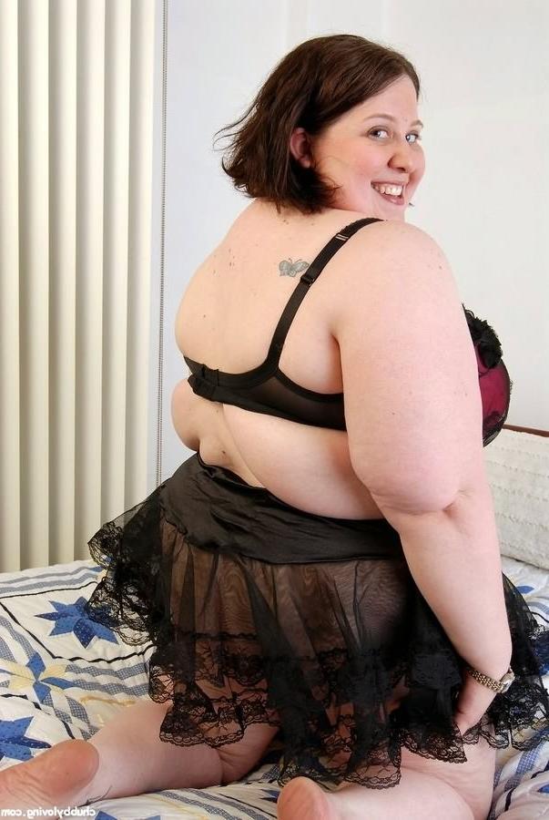 16P Fat hottie Jelli Bean playing her massive boobs