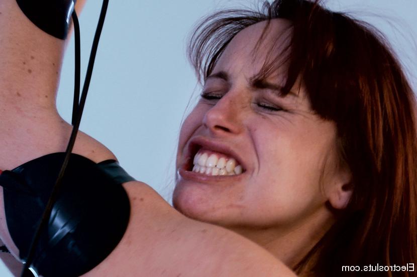 15P Bella Rossi is Back for More Electrosex! See more inside!!!!