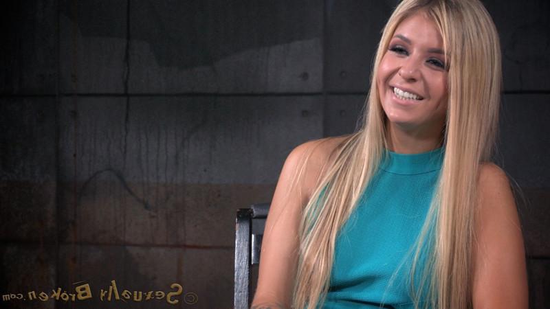 15P Madelyn Monroe is a California dream. Tan skin, big blue eyes and long blonde ha