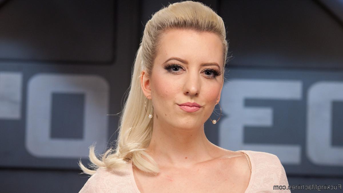 20P If there was a model that deserved to be on FM it has to be Cherry Torn! She has