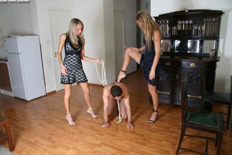 16P Ksusha feeds slave from the floor while dining with her friend