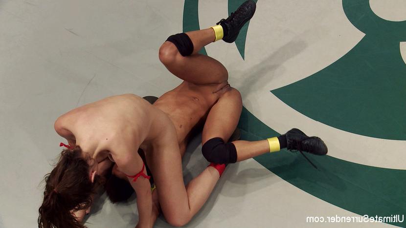 15P Nikki Darling vs. Audrey Rose in super sexy feather weight BONUS