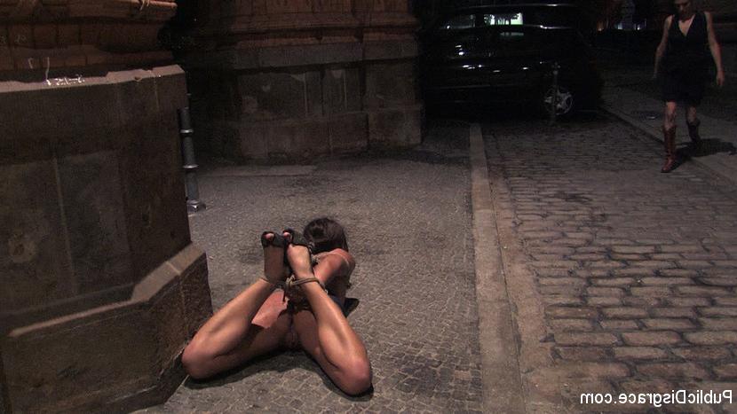 15P Czech beauty throat fucked in a subway station at night
