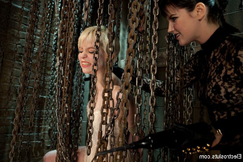 15P From the pleasure of a metal dildo to the pain 