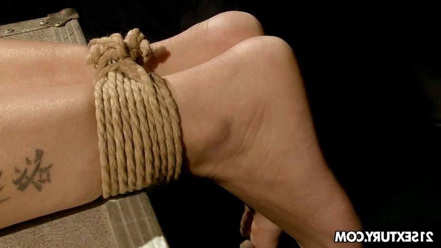 12P Tied up sex slave gets it from her horny master