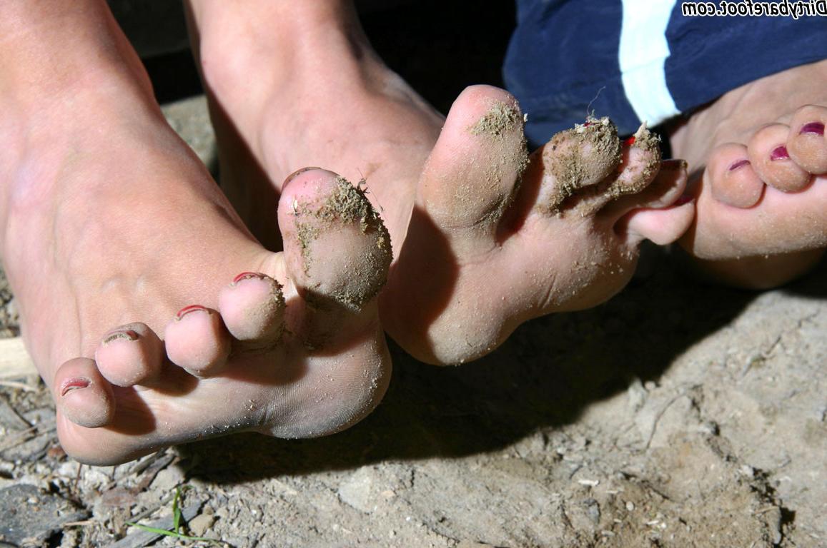 18P Cute Babes using their Dirty feet for foot worship
