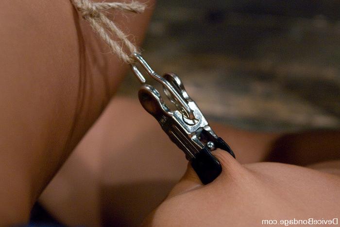15P Submissive sex slave locked in bondage