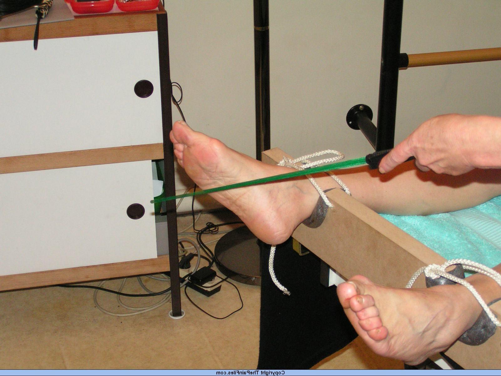 16P Amateur slavegirl in needle pain and foot torments