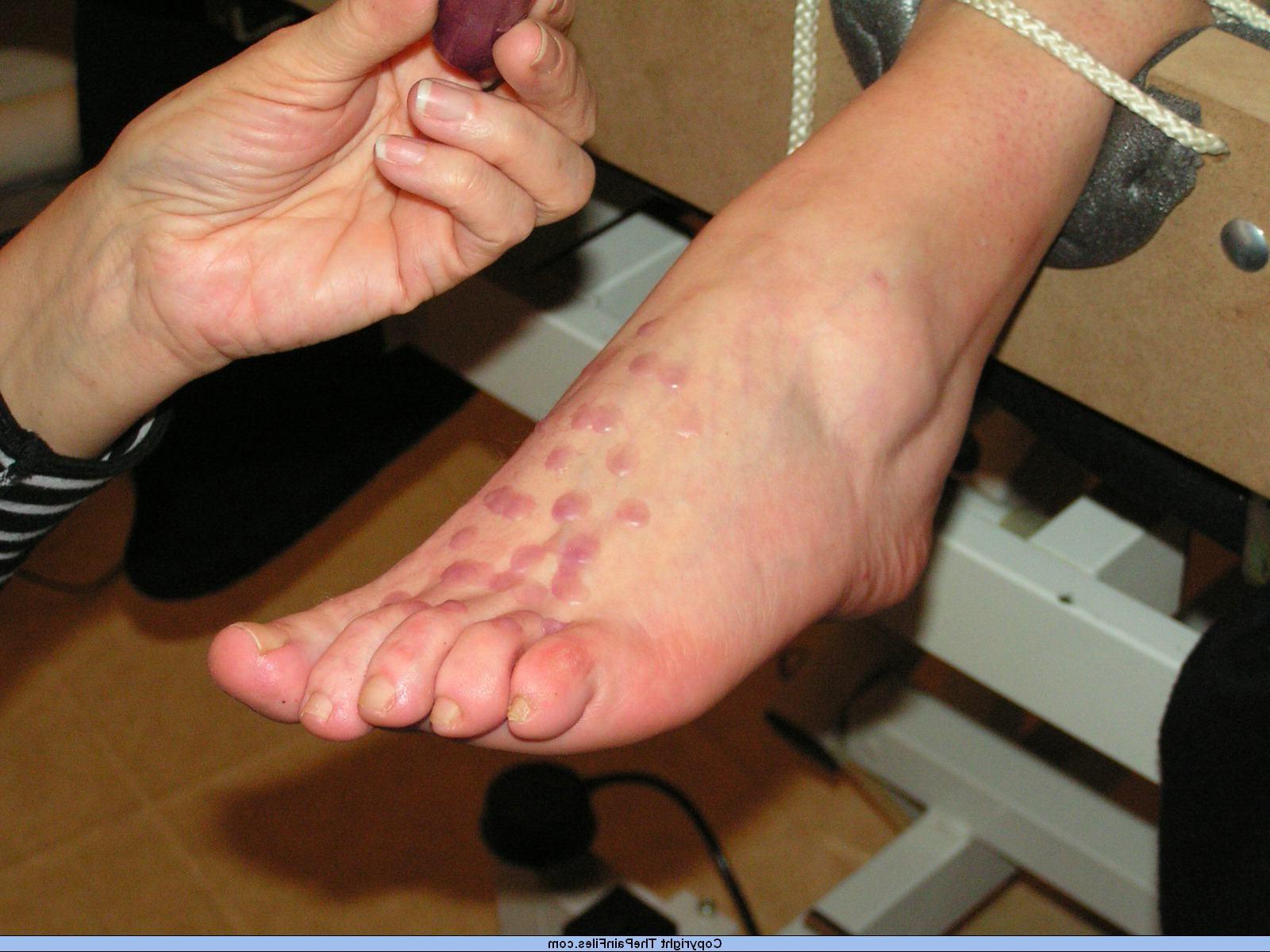 16P Amateur slavegirl in needle pain and foot torments
