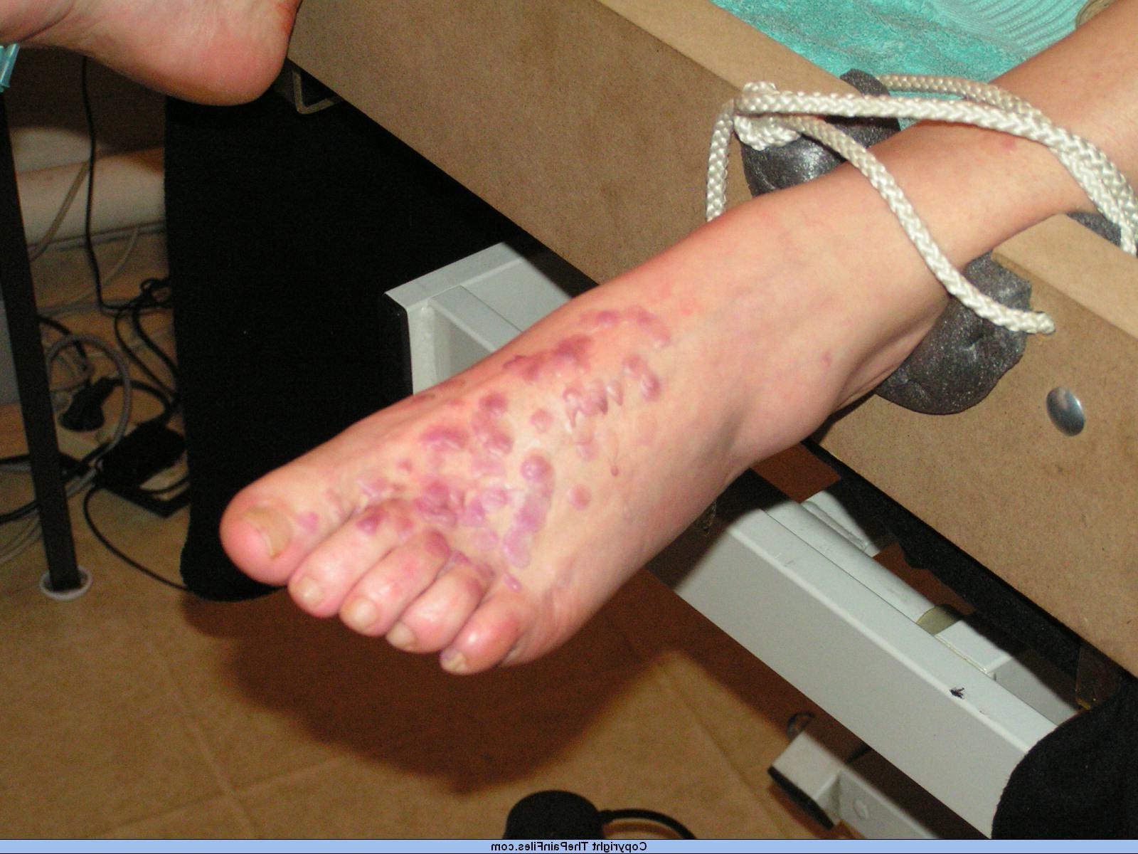 16P Amateur slavegirl in needle pain and foot torments