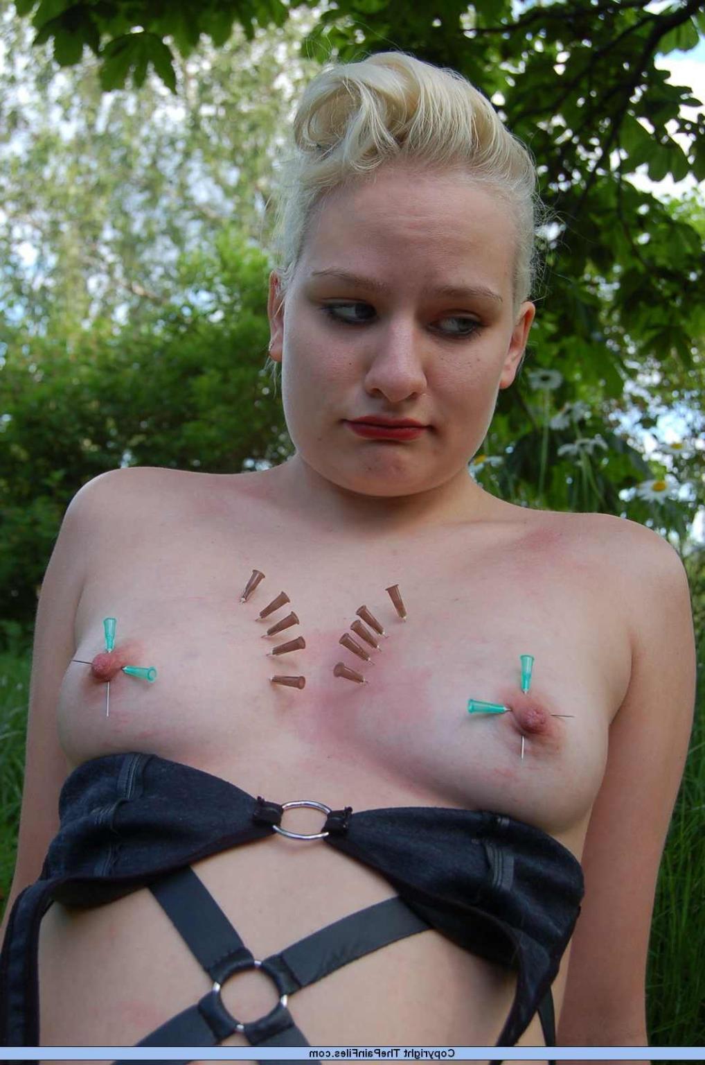 16P British slavegirl Chaos in needle pain outdoors