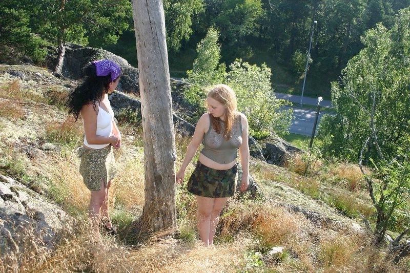 20P Two girls in outdoor bondage