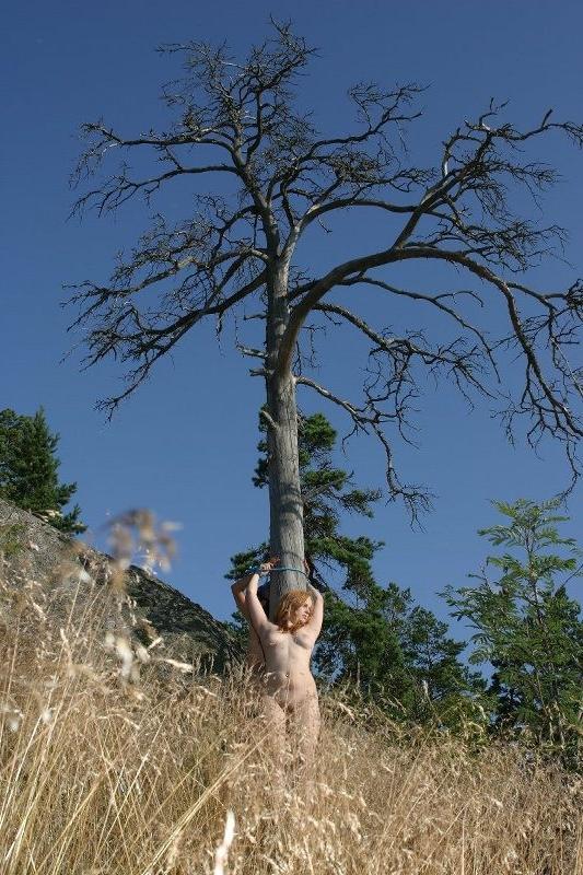 20P Two girls in outdoor bondage
