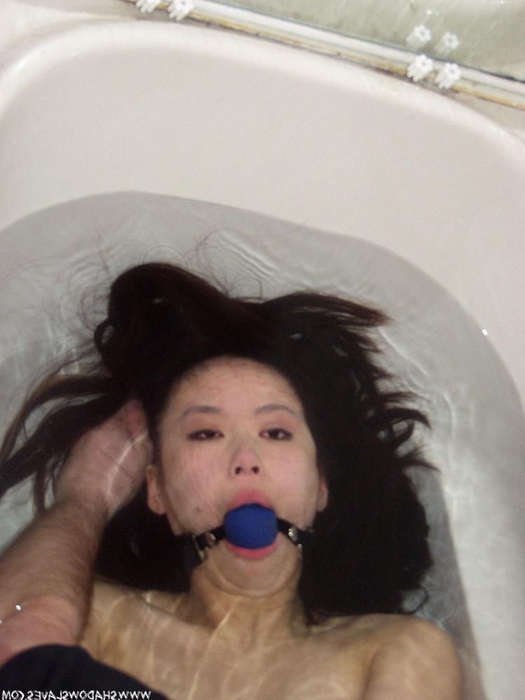 15P Oriental bath time bondage