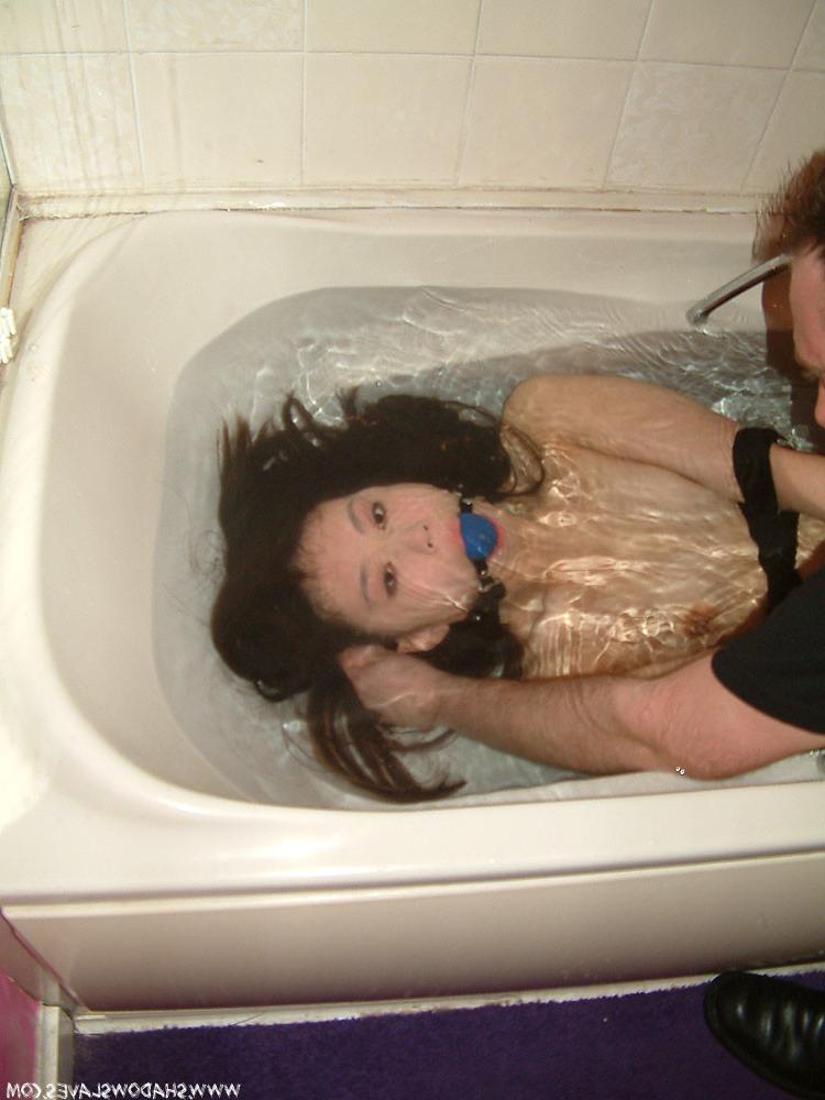 15P Oriental bath time bondage