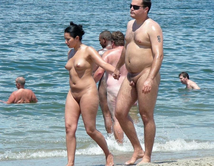 15P Amazing nude brunette shows off her sexy naked body