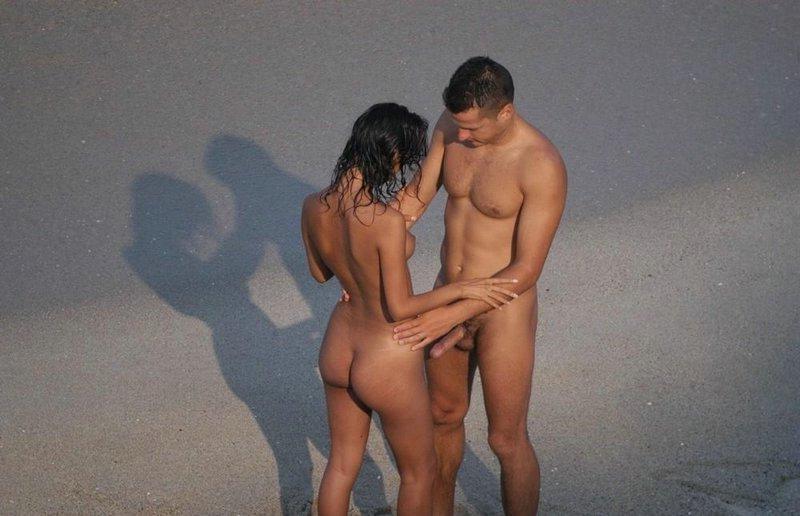 15P She's not shy about showing off her body in public
