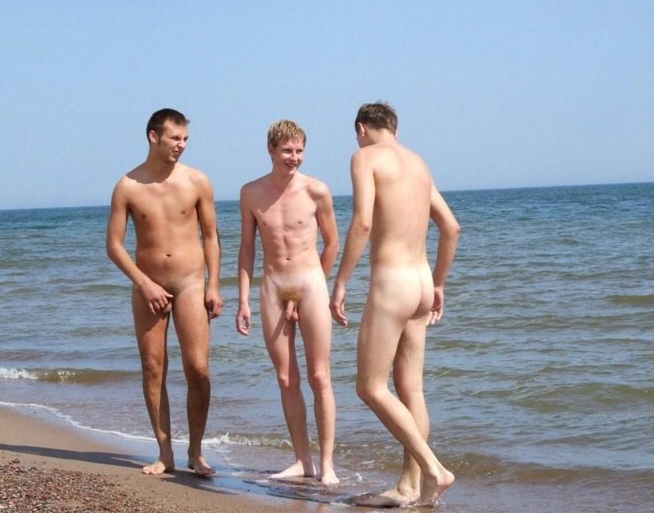 15P She's not shy about showing off her body in public