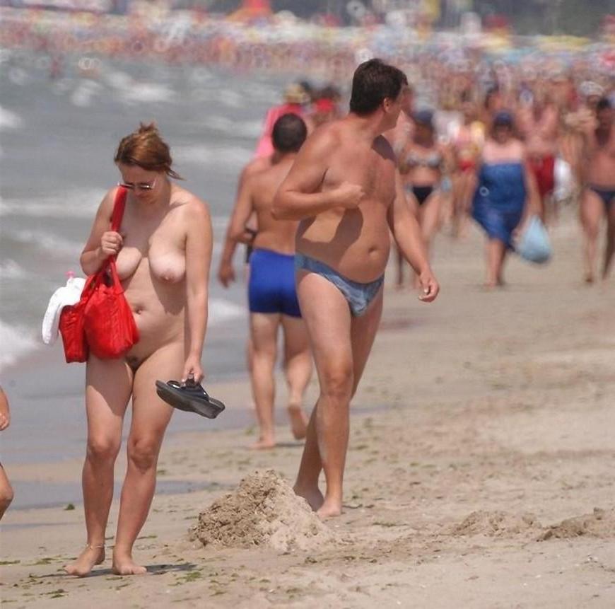 15P She's not shy about showing off her body in public