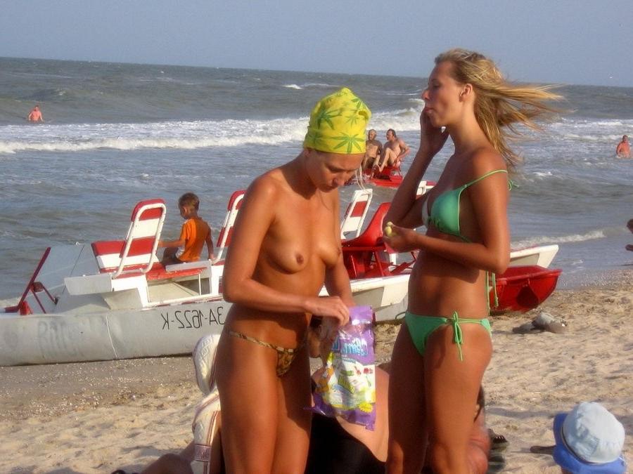 15P She's not shy about showing off her body in public