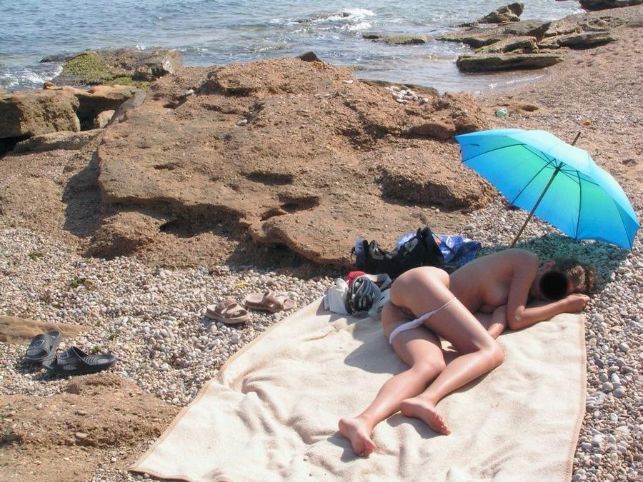 15P She's not shy about showing off her body in public
