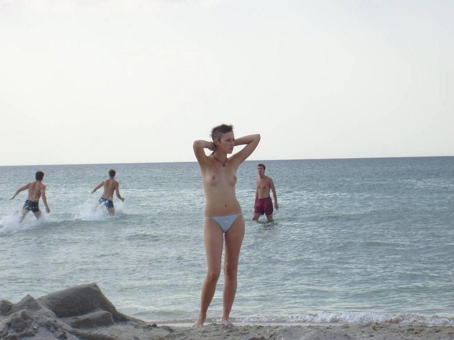 15P She's not shy about showing off her body in public