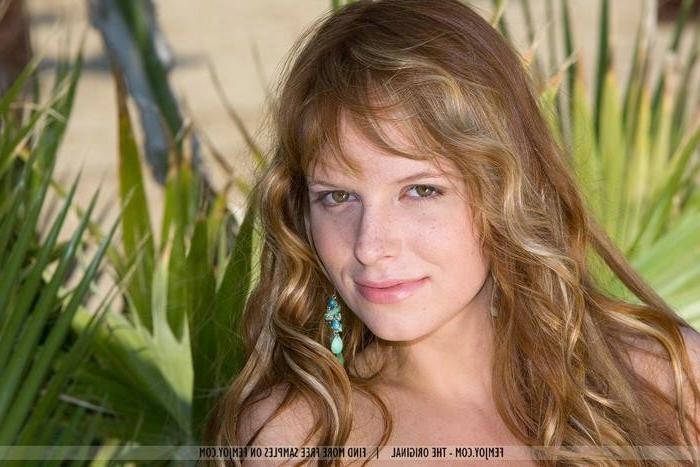 16P Natural Babe In Outdoor Beach Nudes