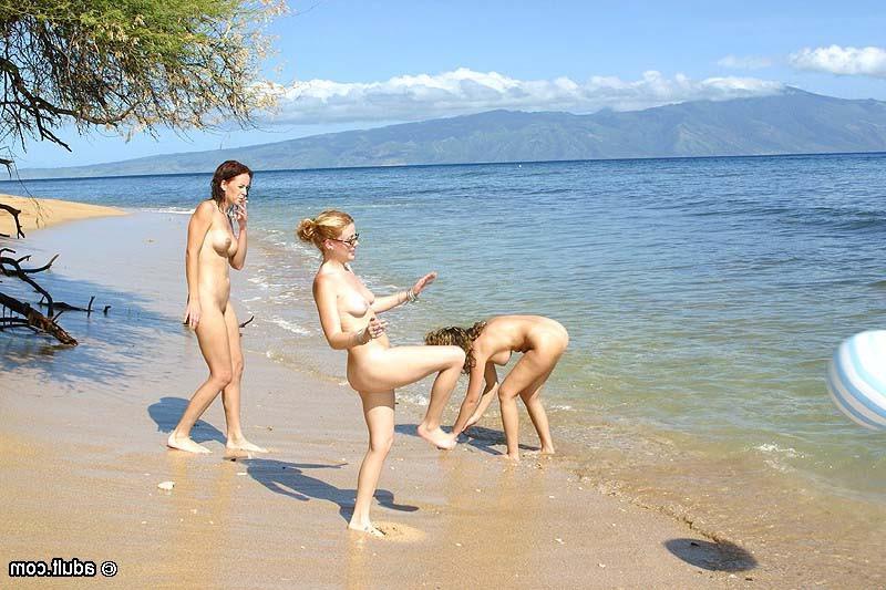 16P Nudist lezzies having a foursome on a sunny tropical beach