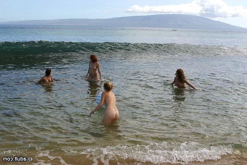 16P Horny beach lesbians play and lick pussy on a tropical island