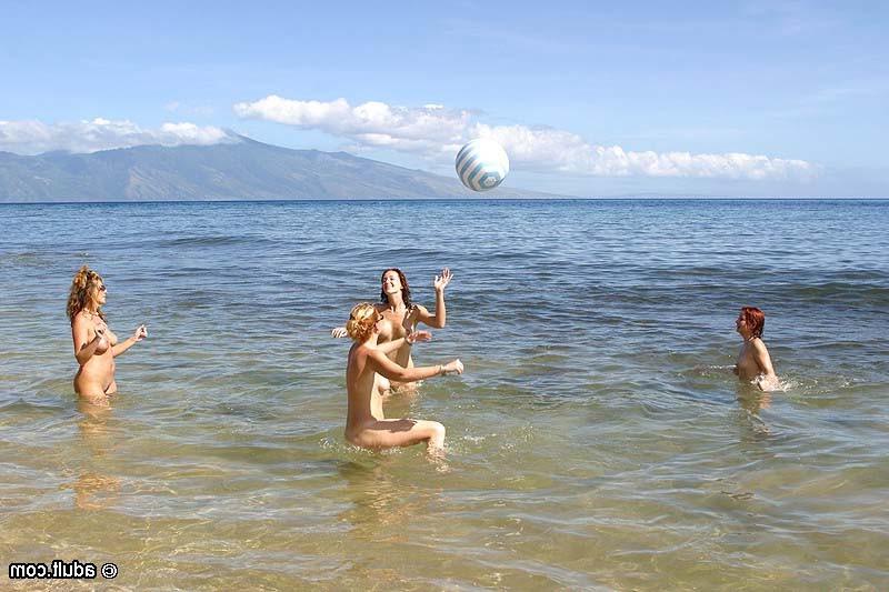16P Horny beach lesbians play and lick pussy on a tropical island