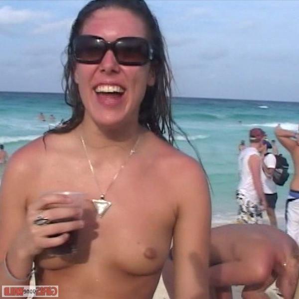 10P Drunk frisky babes on the beach