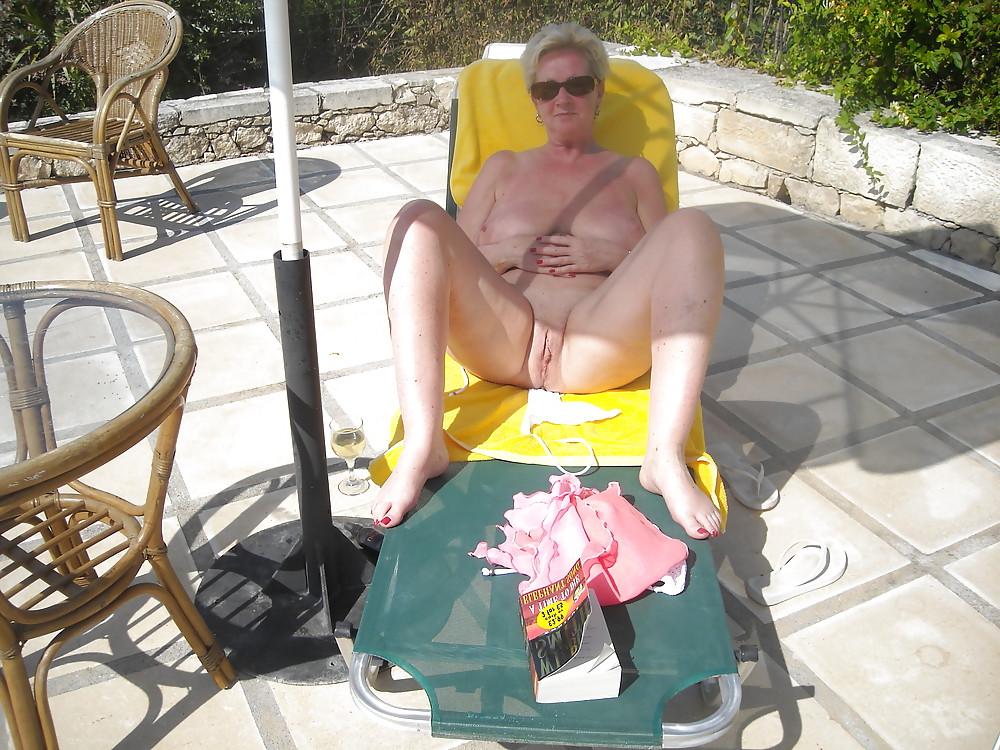 25P UK Amateur  Busty Blonde Mature