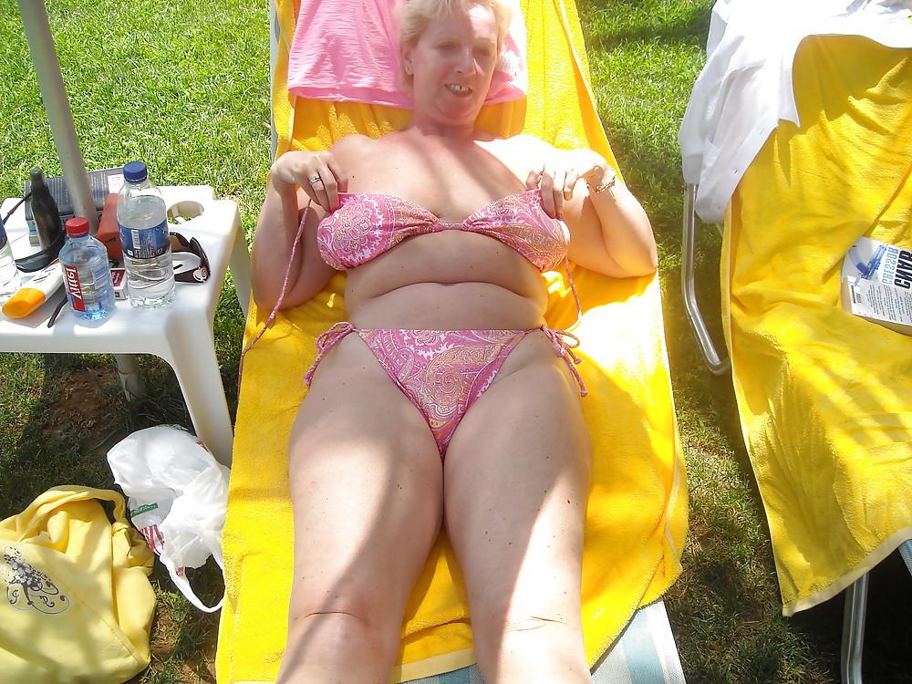 25P UK Amateur  Busty Blonde Mature