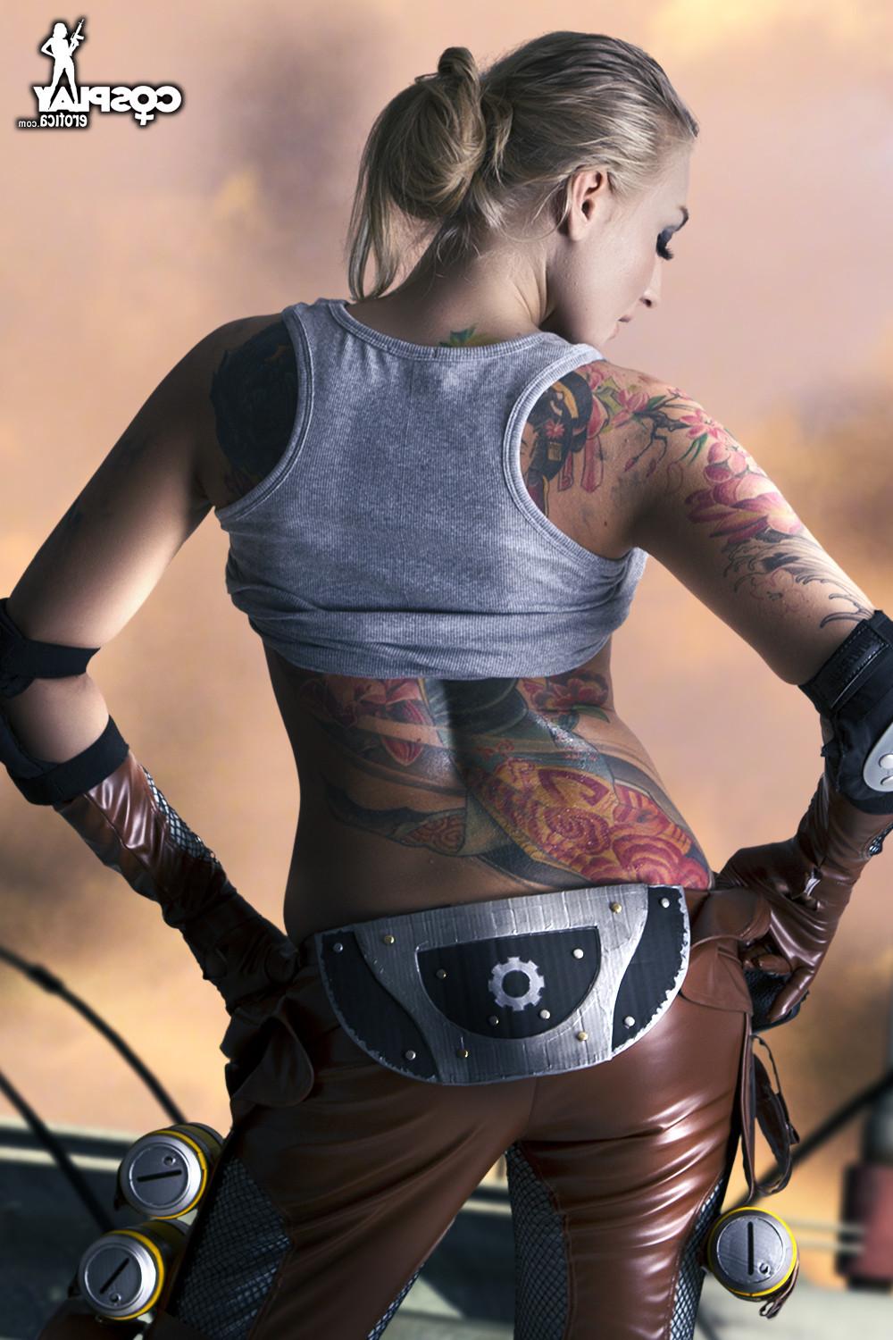 12P Cosplay fetish girl