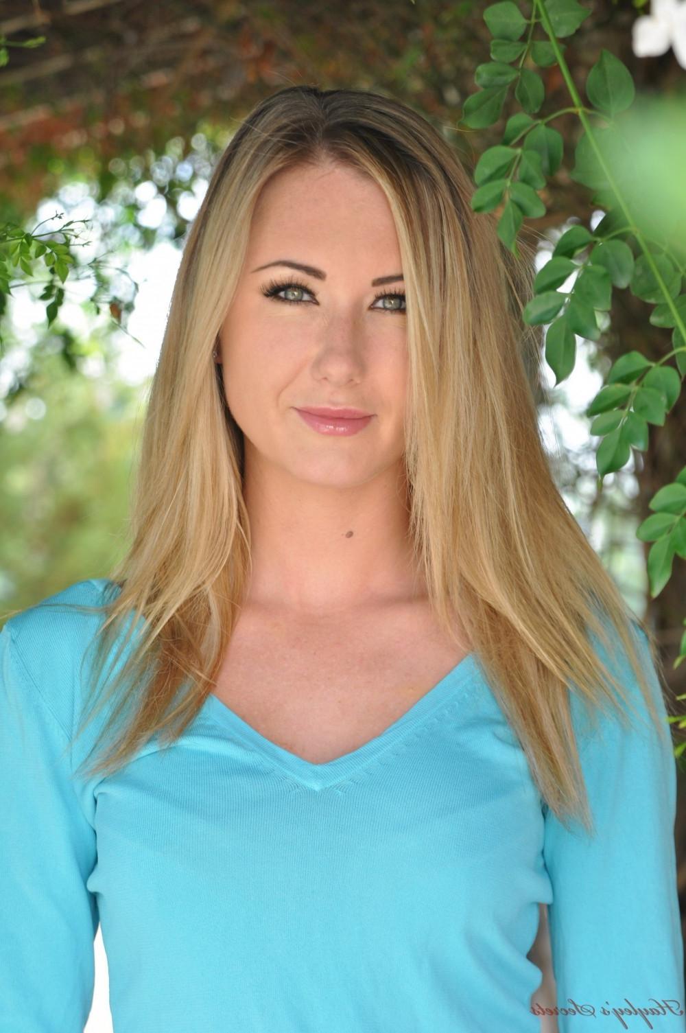 12P Sam wears a sexy outfit with a blue top