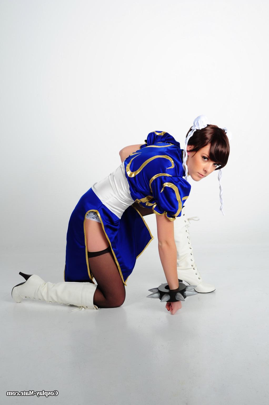12P Cute cosplay girls play dressup