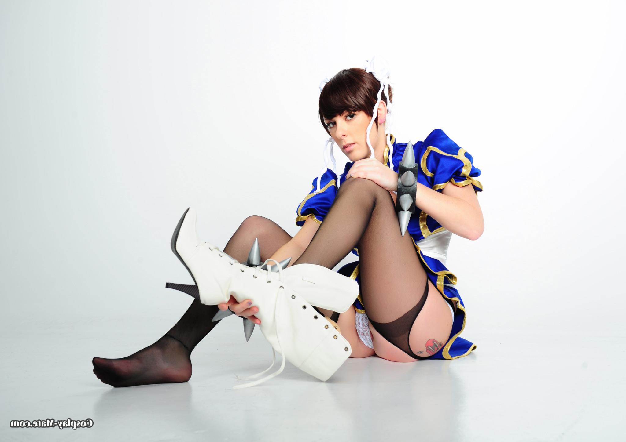 12P Cute cosplay girls play dressup