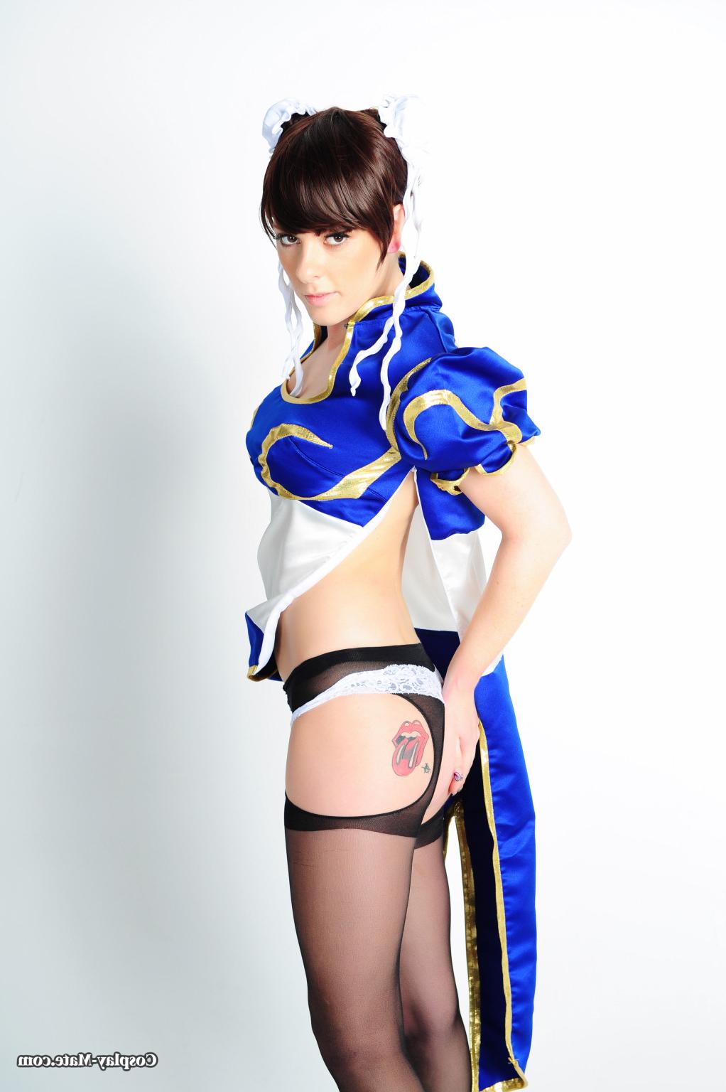 12P Cute cosplay girls play dressup