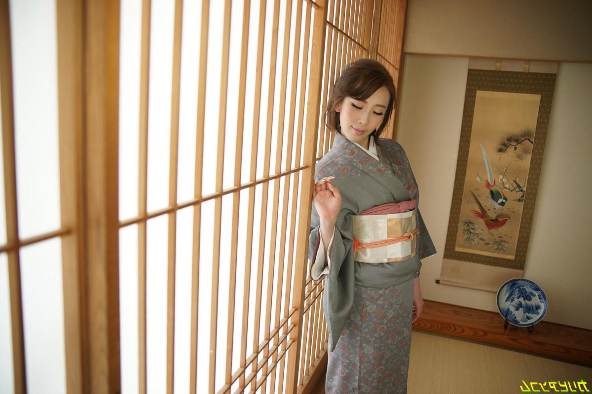 25P japanese girl in a kimono dress