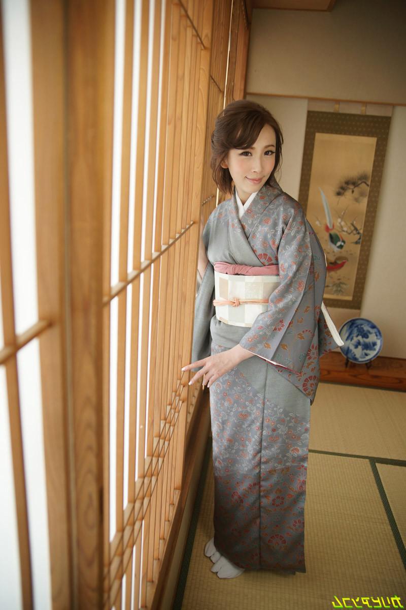 25P japanese girl in a kimono dress