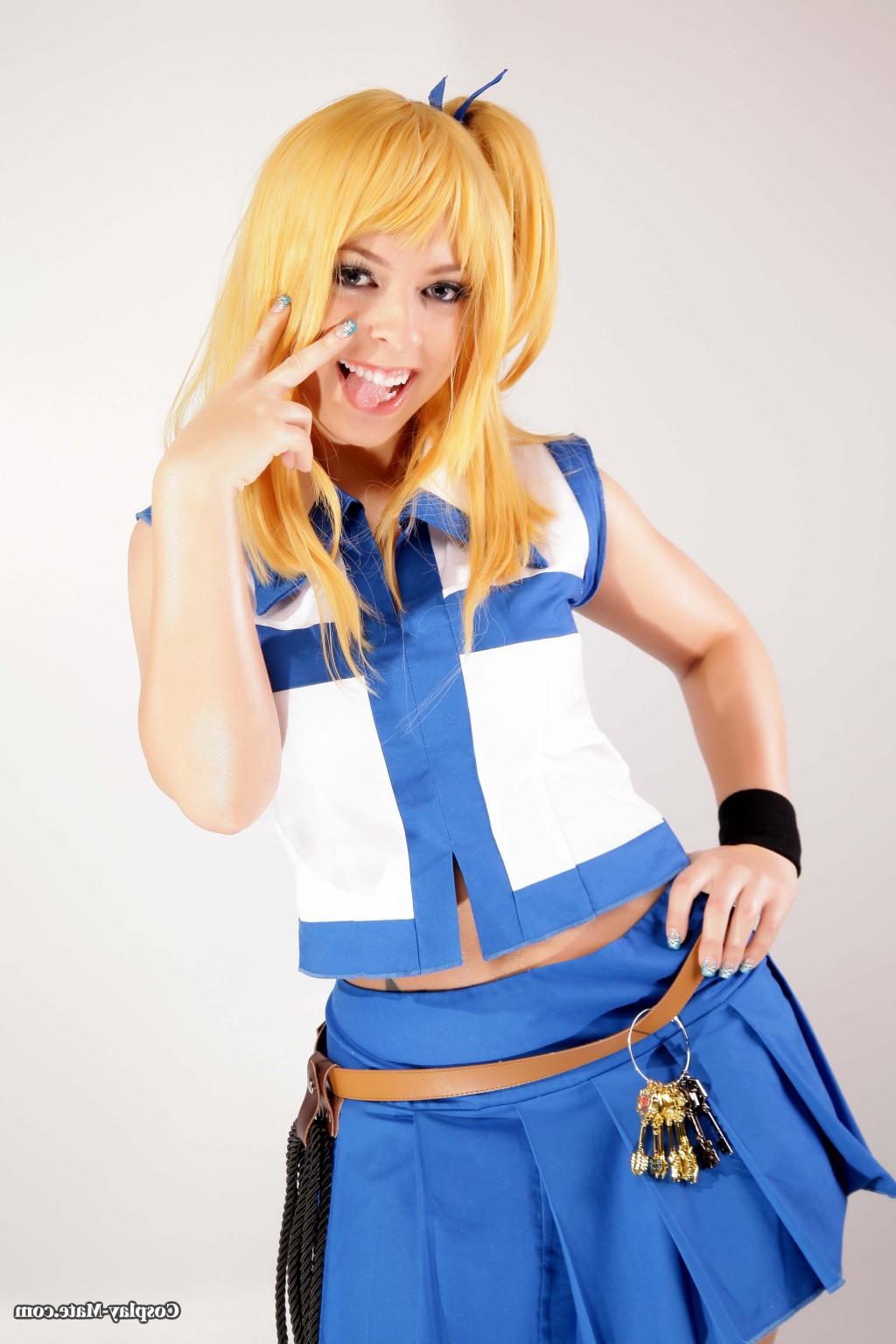 12P Cute cosplay girls play dressup