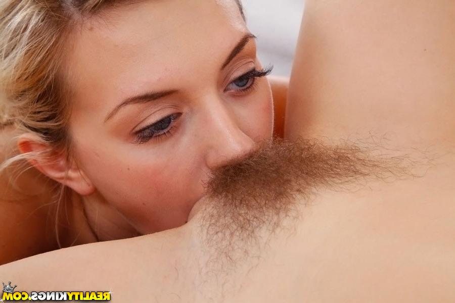 15P Emma Mae and Jessi Andrews licking pussy each other