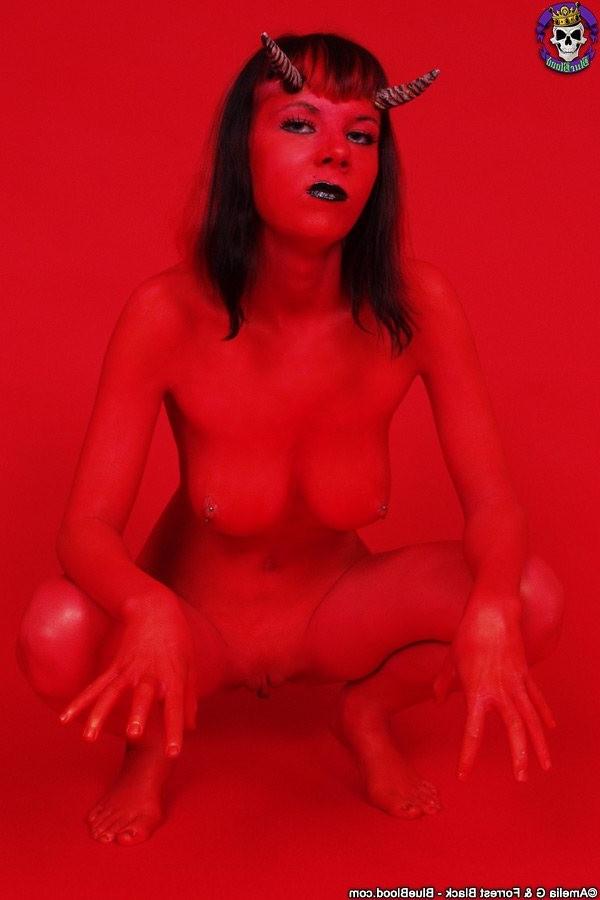 16P Red devil shows her delicious curves and pussy