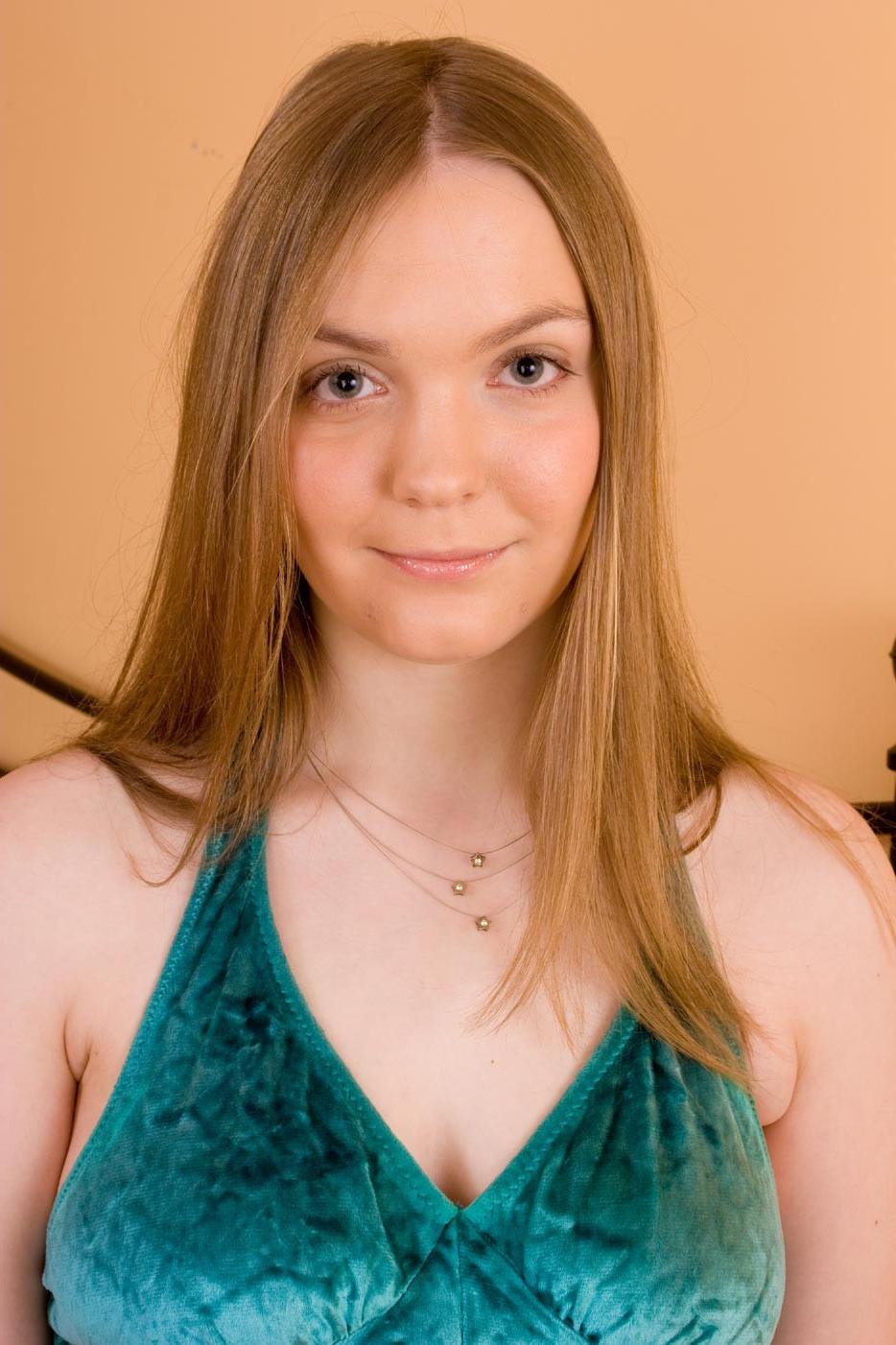 16P Young Hot Chick In Hardcore Action 