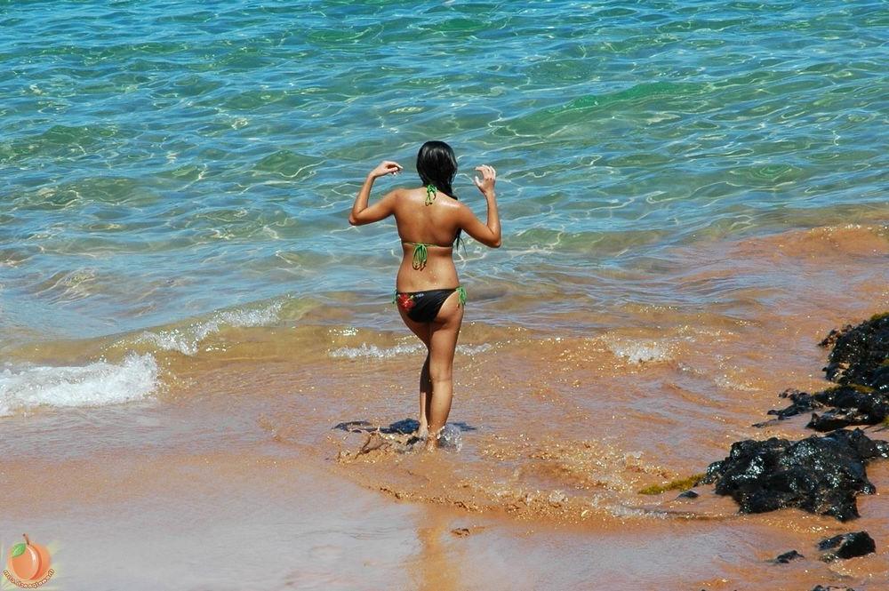 16P Hawaiian Beach Babes